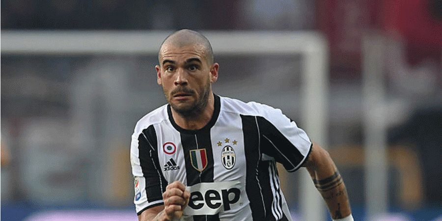 Stefano Sturaro Bocorkan Seragam Baru Juventus
