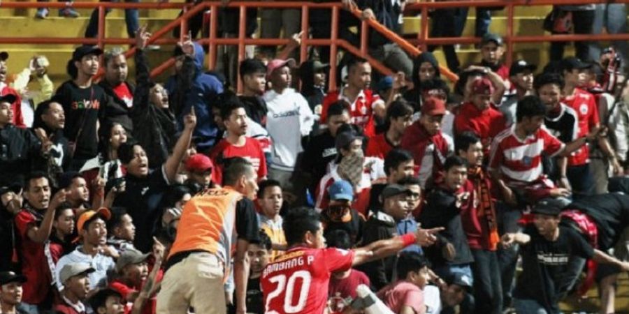 Kericuhan Oknum Suporter Warnai Laga Persija Vs PSIS Semarang