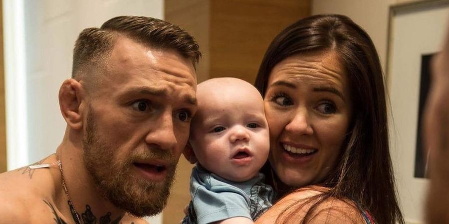 VIDEO - Ini yang Terjadi Ketika Conor McGregor Menonton Adegan Tinju Bersama Anaknya yang Masih Bayi, Di Luar Dugaan!