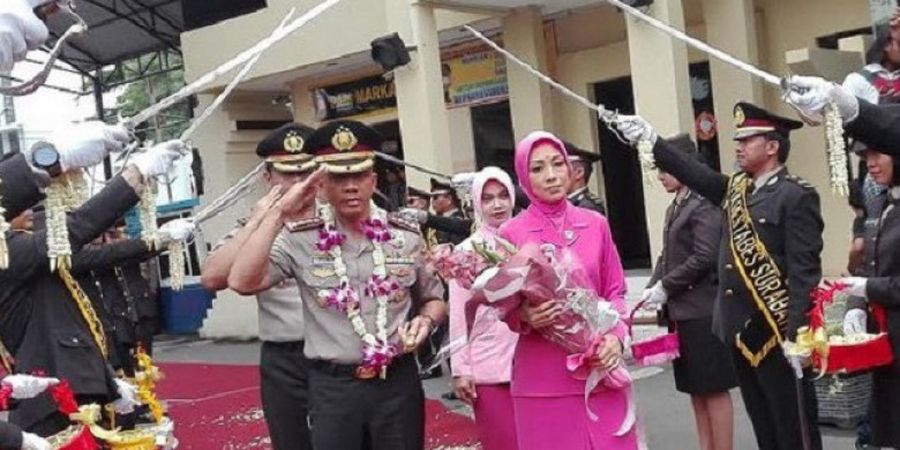 VIDEO - Salut! Kepedulian Kapolrestabes Surabaya Untuk Bonek Jelang Celebration Game