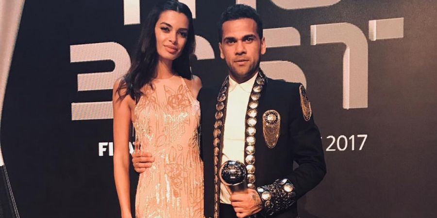 Usai Sukses Jadi Kiper Paris Saint-Germain, Dani Alves Rasakan Kenikmatan bersama Bidadari Cantik