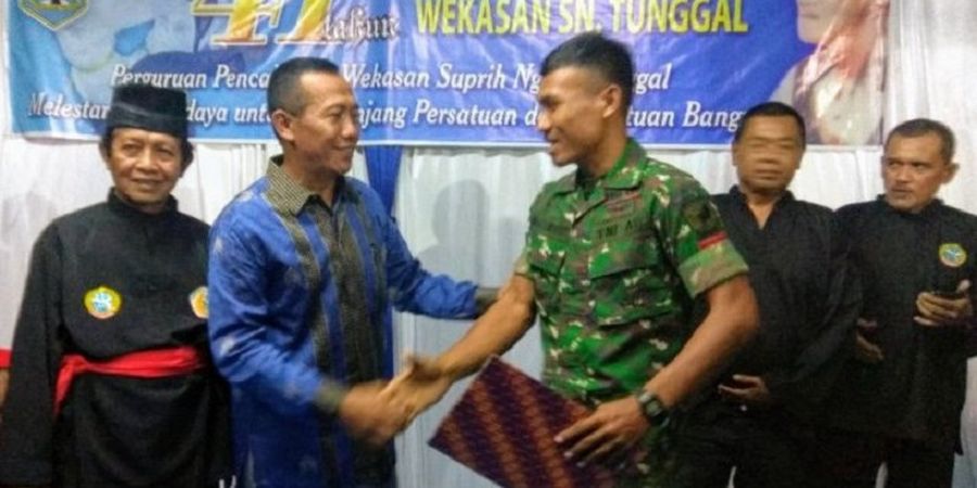 Sejumlah Atlet Silat Berprestasi di Kalimantan Barat Mendapatkan Penghargaan