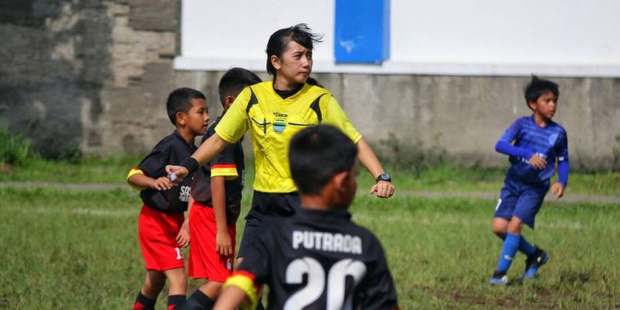 Wasit Cantik Asal Bandung Bikin Enggak Fokus Nonton Pertandingan