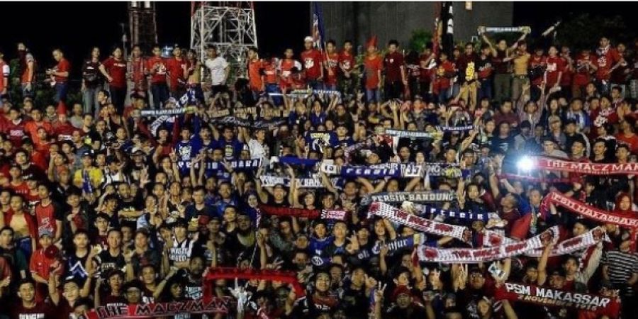 Keharmonisan Bobotoh dengan The Macz Man dalam Laga PSM Makassar Vs Persib Bandung