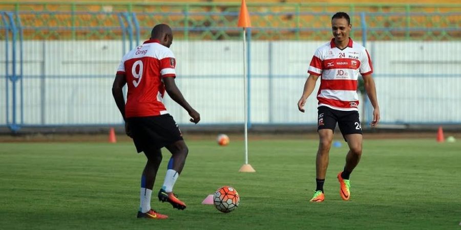 Jalani Latihan Perdana di Madura United, Peter Odemwingie Sempat Kaget