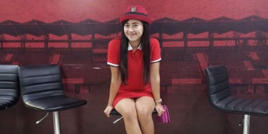Tampil Cantik dengan Lesung Pipit, WAGs Bali United Ini Jadi Salah Satu Bidadari Lady Dewata 