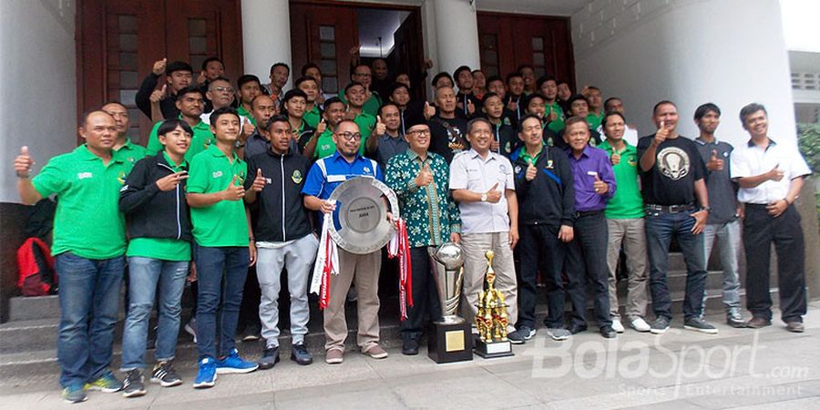 Tim Asuhan Mantan Persib Juara Piala Menpora dan Suratin 2017 Diterima Wakil Wali Kota Bandung