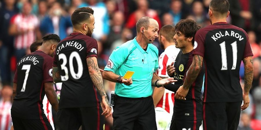 Inilah Wasit Premier League yang Punya Hobi Berikan Penalti