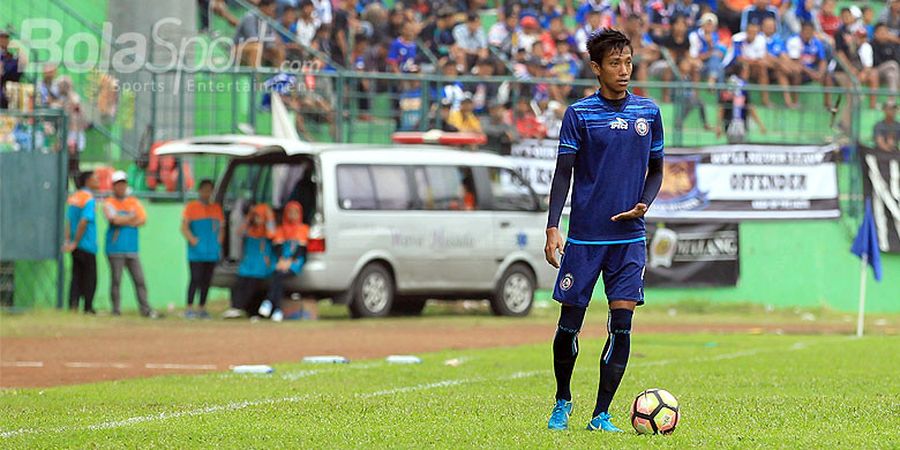 Telat Bergabung dengan Tim, Ini Alasan Romantis Bek Arema FC