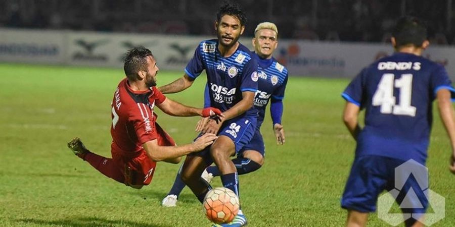 Arema Pimpin Klasemen Seusai Nodai Rekor Kandang Semen Pandang