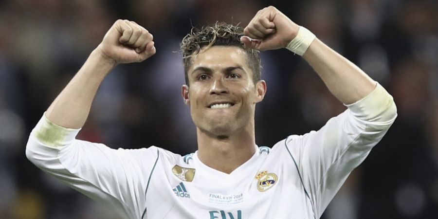 Enrique Iglesias Contek Gaya Cristiano Ronaldo di Panggung