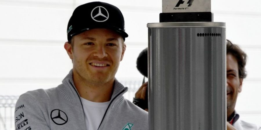 Rosberg Bertahan di Atas, Hamilton Melorot ke Urutan Ke-7