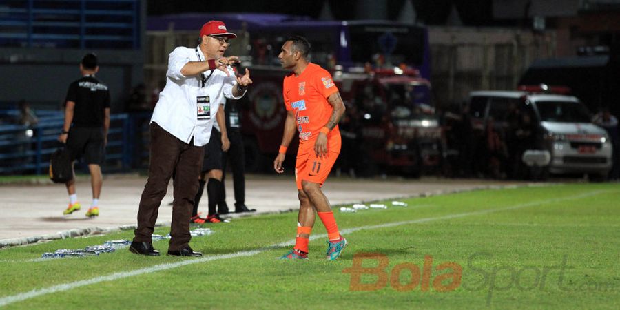 Iwan Setiawan Emosi Saat Borneo FC Ditahan Imbang Sriwijaya FC