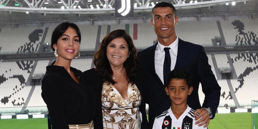 Satu Bulan Berseragam Juventus, Cristiano Ronaldo Akhirnya Boyong Keluarga ke Italia