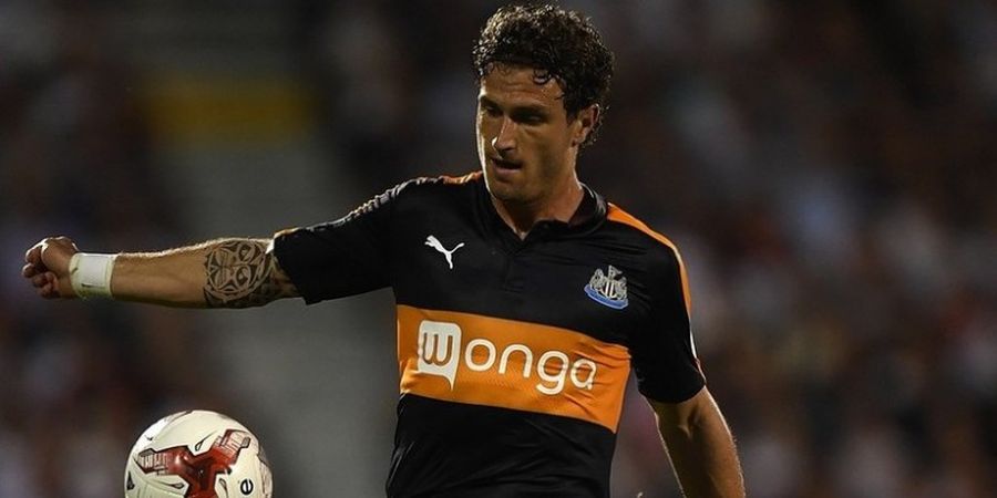 Watford Resmi Boyong Janmaat dari Newcastle United