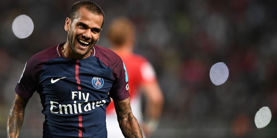Paris Saint-Germain Dapat Kabar Baik dari Thiago Silva, Giliran Dani Alves Cedera