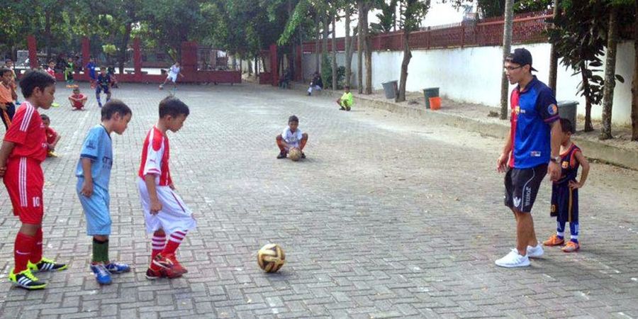 Berikan Coaching Clinic, Kapten PSMS Medan Ini Ajarkan Sportivitas dan Fair Play