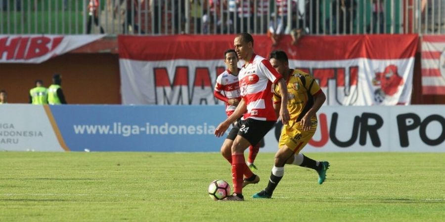 Gol Cepat Peter Odemwingie Gagal Menangkan Madura United