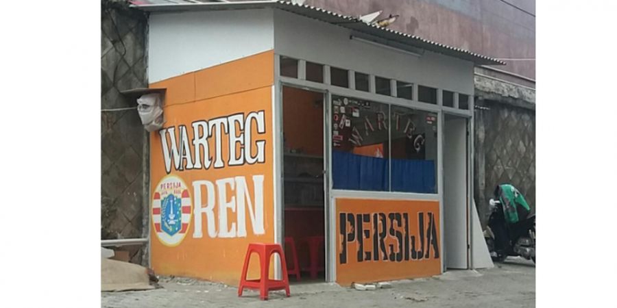 Jakmania Bekasi Buka Warteg dengan Ornamen dan Pernak-pernik Persija Jakarta