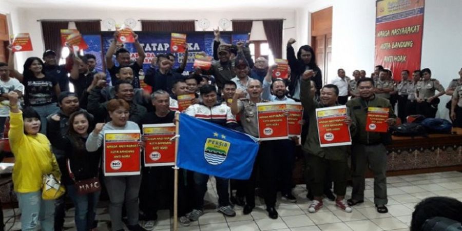 Kapolrestabes Bandung dan Bobotoh Satu Suara Deklarasikan Anti-Hoaks