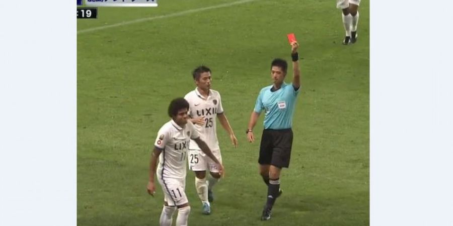 VIDEO - Kasar Banget! Pemain Liga Jepang Ini Injak Kemaluan Lawannya Saat Berebut Bola