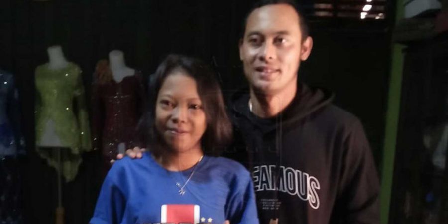 Atep Kunjung Suporter Cantik Persib Bandung yang Menderita Gagal Jantung