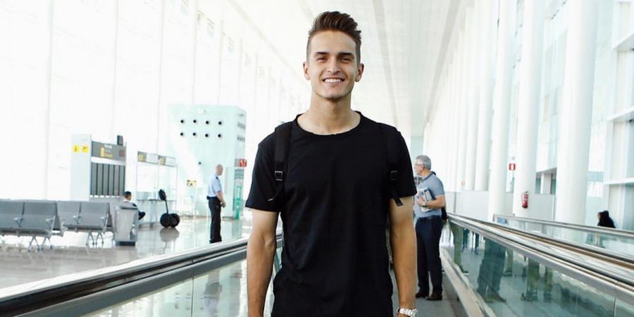 Aneh, Denis Suarez Terlihat Paling Pendek dalam Foto Ini