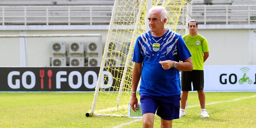 Pelatih Persib Mario Gomez Sebut Sanksi Komdis PSSI Gila dan Tak Mau Lanjutkan Kompetisi Liga 1
