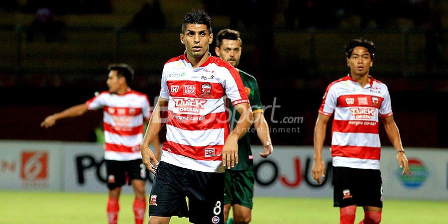 Pemain Baru Madura United Asal Iran Menuai Pujian Setelah Jalani Debut 