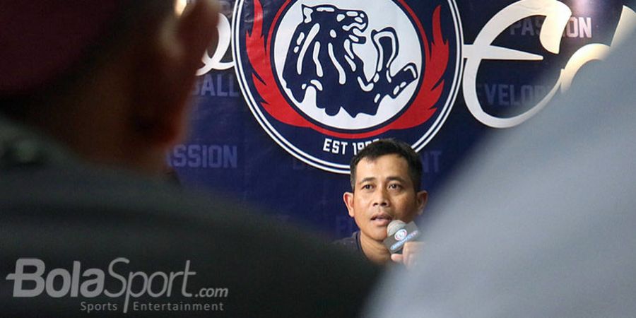 Pelatih Arema FC Enggan Remehkan Persela Lamongan