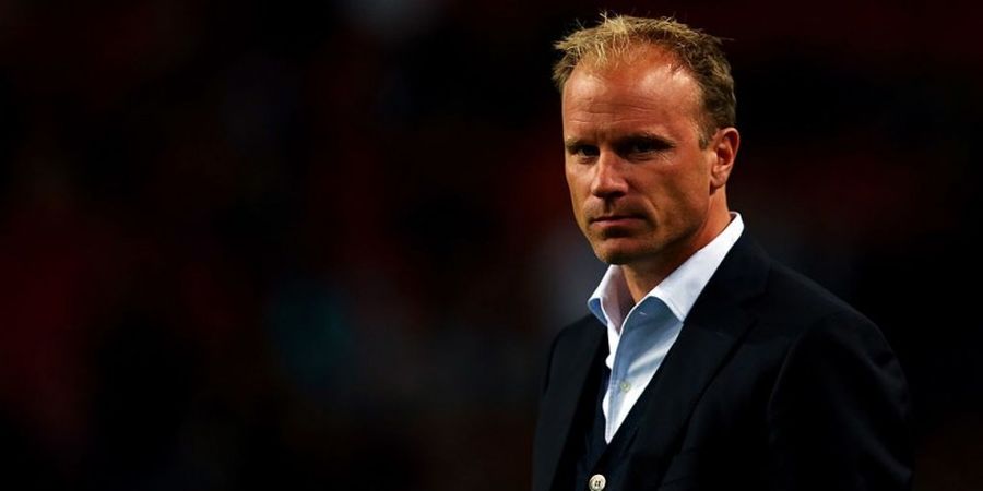 Berpeluang Kembali ke Premier League, Bergkamp Harus Atasi Fobia Terbang