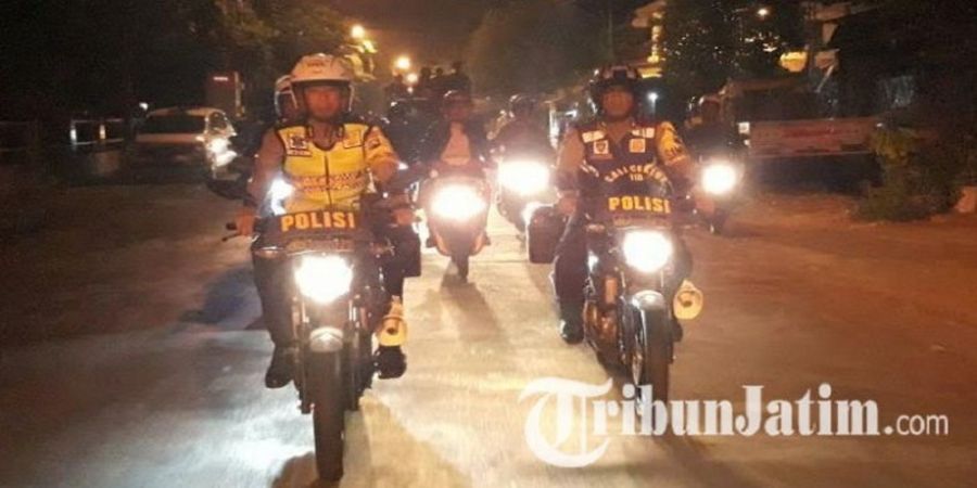 Warga Surabaya Dukung Aksi Bonek Patrol Bareng Polisi
