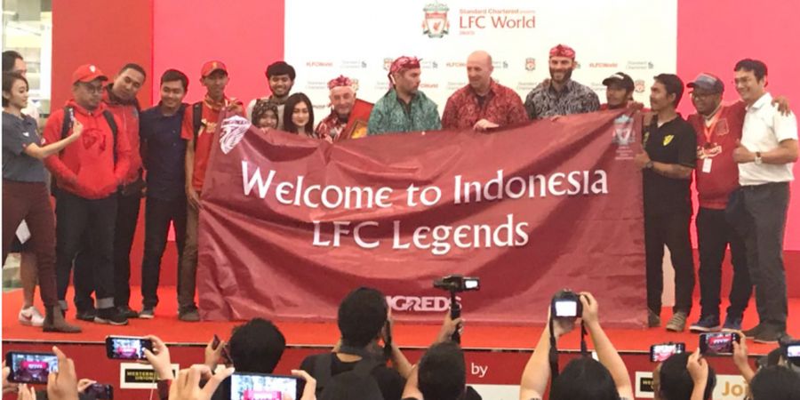Datang ke Indonesia, Liverpool dapat Batik dari Bigreds