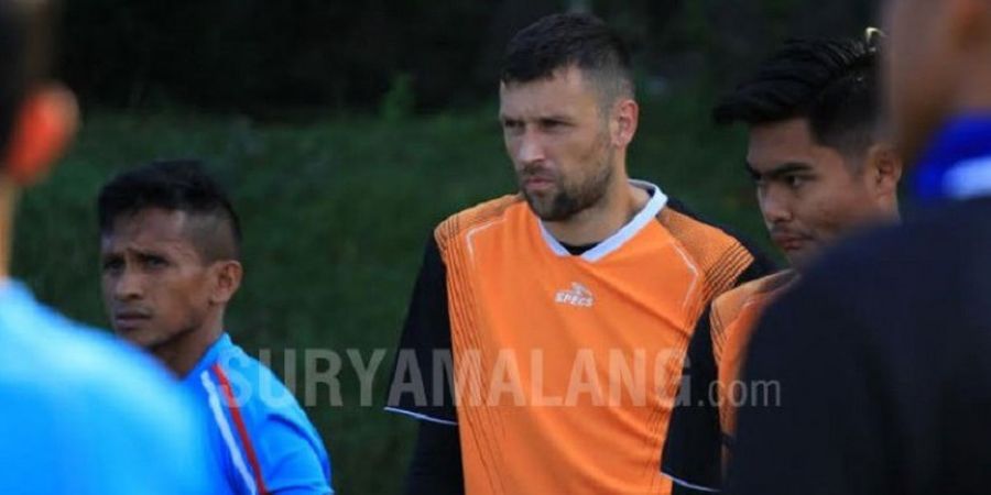 Update Transfer Liga 1 - Arema FC Kedatangan Kiper Asing dan Resmikan Pelatih Asal Serbia