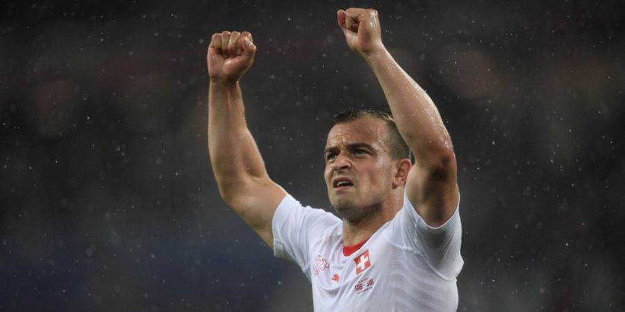 Xherdan Shaqiri Ejek Gary Neville yang Kalah Taruhan dari Jamie Carragher