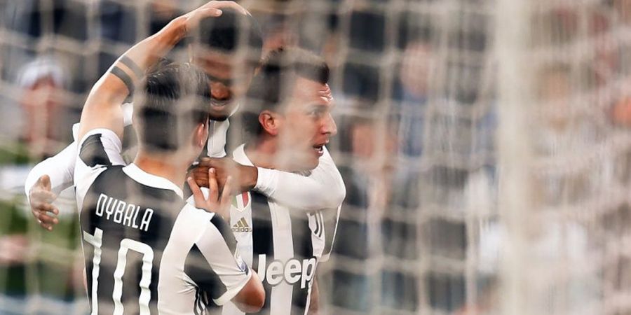 Hat-trick Assist Douglas Costa dan Laga ke-350 Massimiliano Allegri Meriahkan Kemenangan Juventus