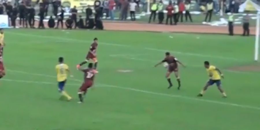 VIDEO - Wasit Dinilai Picu Kerusuhan dalam Laga Cilegon United Vs PSS Sleman
