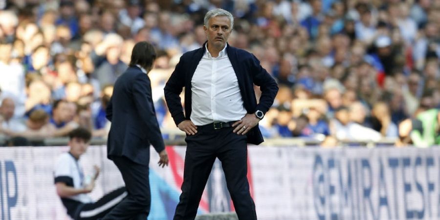 Dua Interaksi Jose Mourinho kepada Willian di Laga Final Piala FA Bikin Publik Bertanya-tanya, Benarkah Sedang Bernegosiasi?