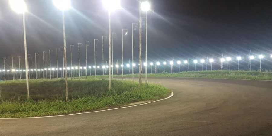 Berhias Lampu LED, Begini Pesona Sirkuit Balap Kebanggaan Warga Sulawesi Selatan di Malam Hari