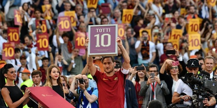 Francesco Totti Tak Ingin Pensiunkan Nomor 10 AS Roma karena Enggan Hancurkan Mimpi Anak-anak