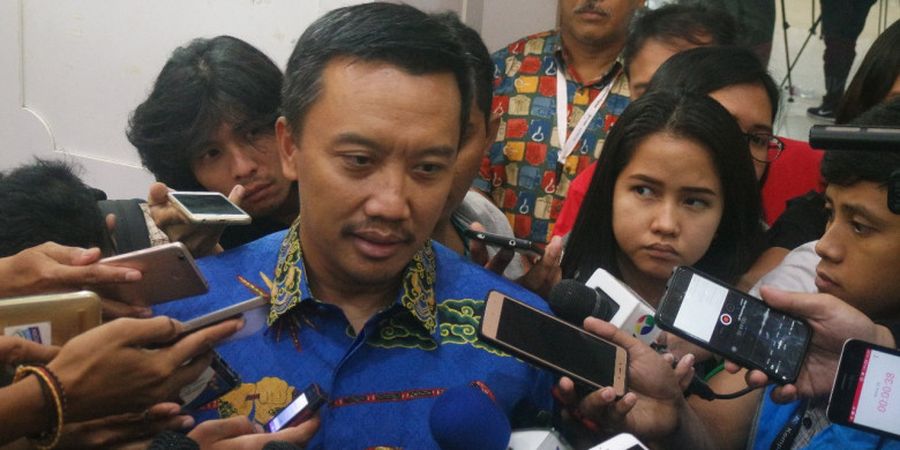 Imam Nahrawi Peringati Hari Pahlawan, Netizen Minta Sepak Bola Indonesia Diselamatkan