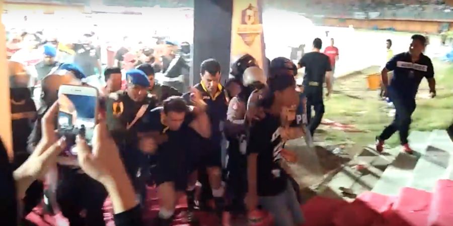 Walah! Wasit yang Diserang di Laga Madura United vs Borneo FC Ini Ternyata Salah Satu dari Jajaran Wasit Elit Asia dan Australia