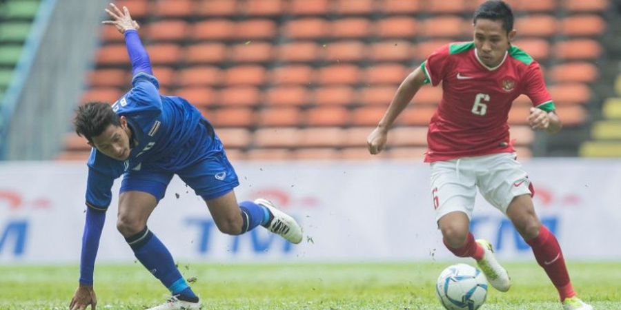 Jelang Lawan Timor Leste, Evan Dimas Diskusi Serius dengan Asisten Pelatih Timnas U-22 Indonesia