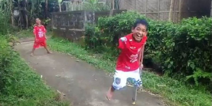 Stefano Lilipaly Ajak Bocah Difabel untuk Ikuti Pesta Perayaan HUT Bali United