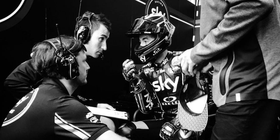 Sempat Terjatuh, Adik Marc Marquez Keok dari Anak Didik Valentino Rossi