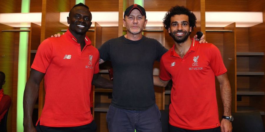 Ketika James Bond Bertemu Mohamed Salah dan Sadio Mane di Ruang Ganti Liverpool