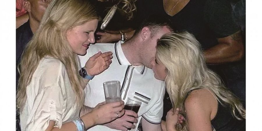 Wayne Rooney Ditangkap Karena Selingkuh, Nenek Ini Kecam Polisi dengan Tato di Dadanya