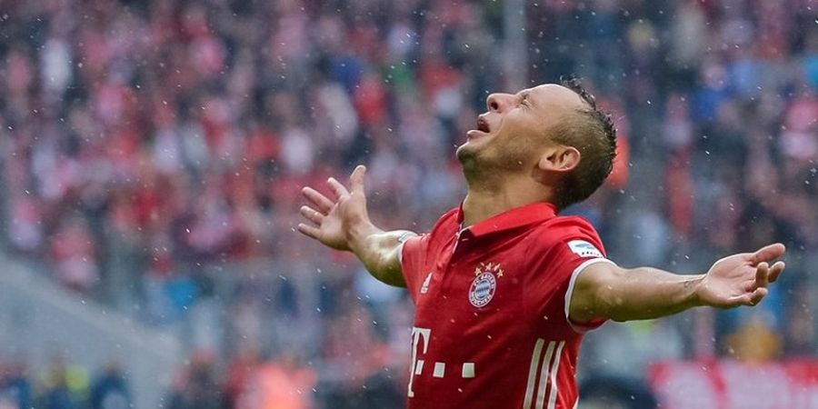 Bayern Perpanjang Kontrak Bek Seniornya 
