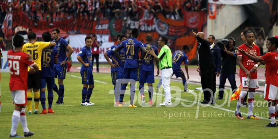 Tony Sucipto Singgung Acungan Jari Tengah saat Persija Vs Persib pada Liga 1 2017