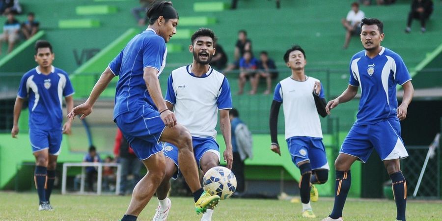 Arema Cronus Antusias Sambut Piala Jenderal Sudirman